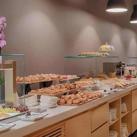 Hotel Nh Corso Buenos Aires 4*